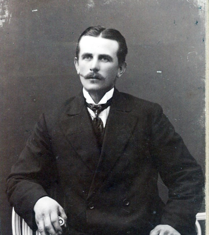 1913  är farfar 32 år