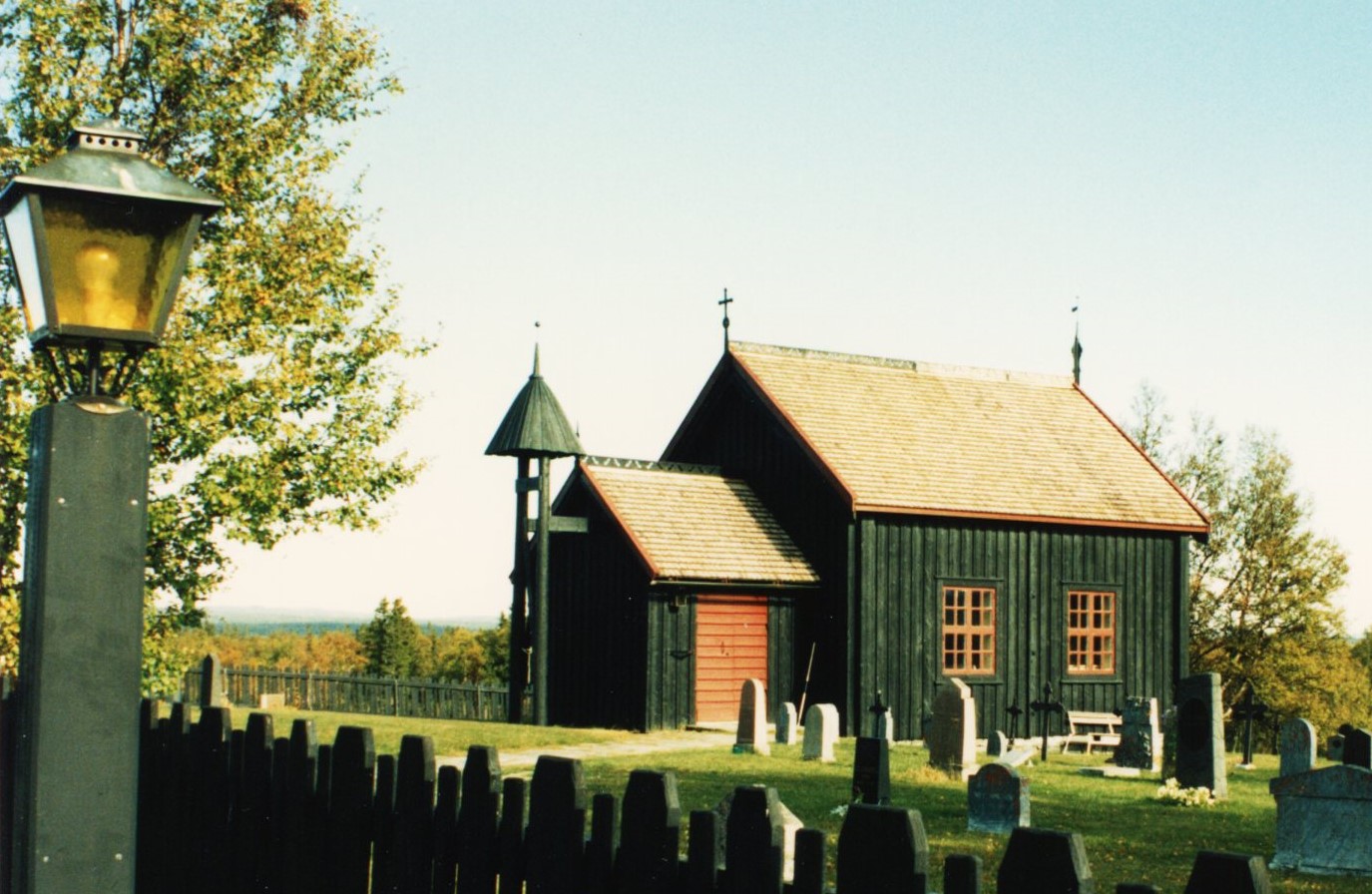 Handöls kyrka besöktes.