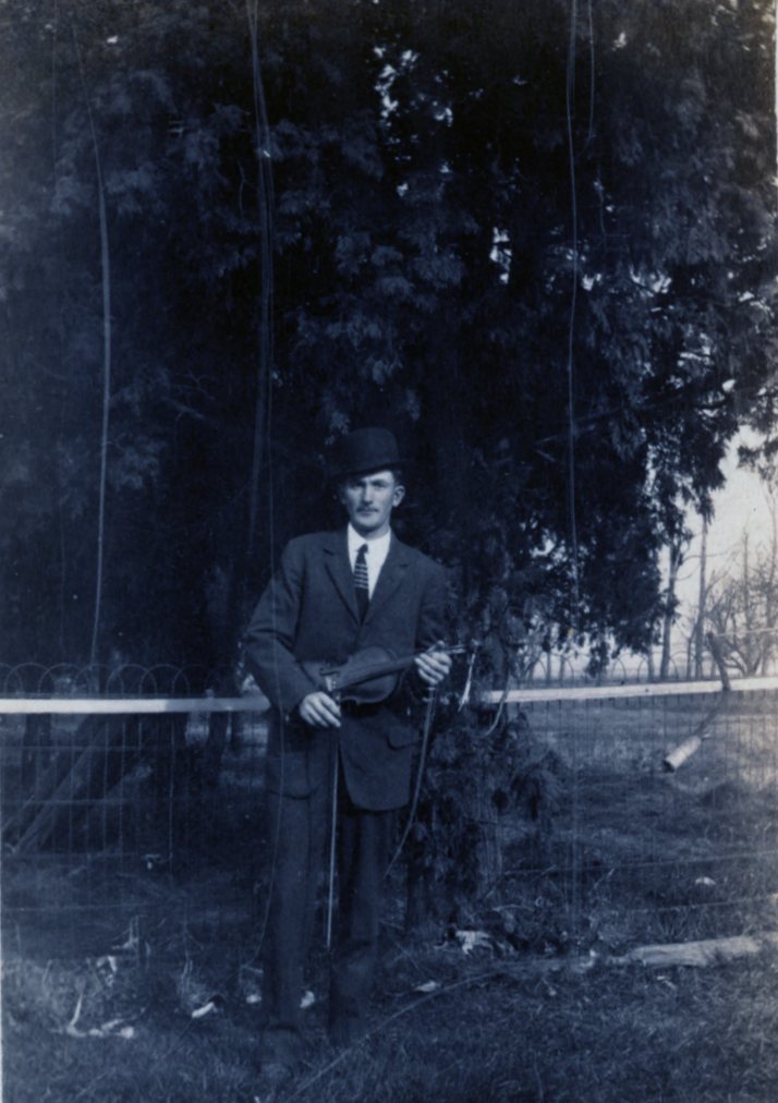Sigfrid Sjögren med fiol